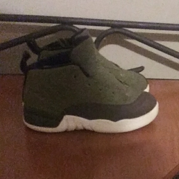 Jordan 12s 'Class of 2003' - Picture 1 of 5